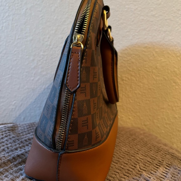 London Fog Dome Satchel Brown with Logo prints, medium sized includes makeup bag - Picture 3 of 9